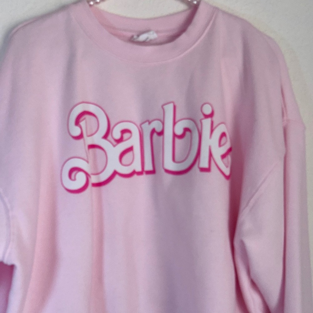 Barbie Sweatshirt Medium Pink Excellent Relaxed Fit Logo Pullover - Picture 2 of 8